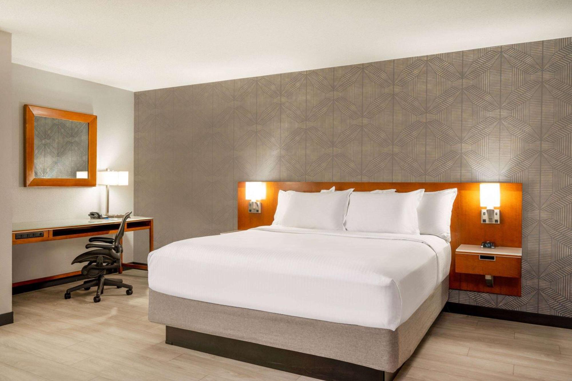 מלון Wyndham Indianapolis Airport מראה חיצוני תמונה