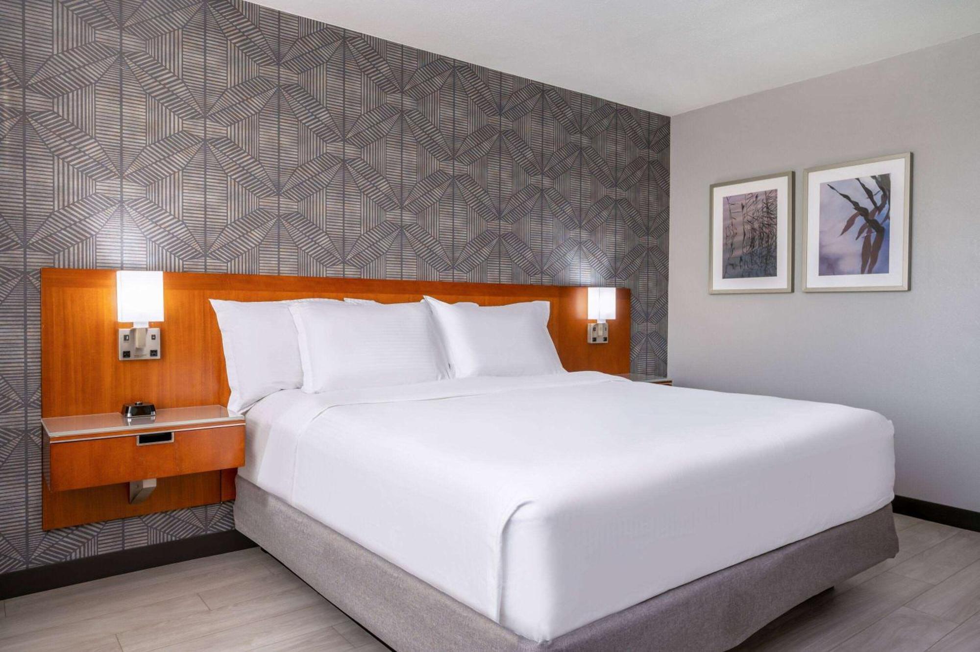 מלון Wyndham Indianapolis Airport מראה חיצוני תמונה