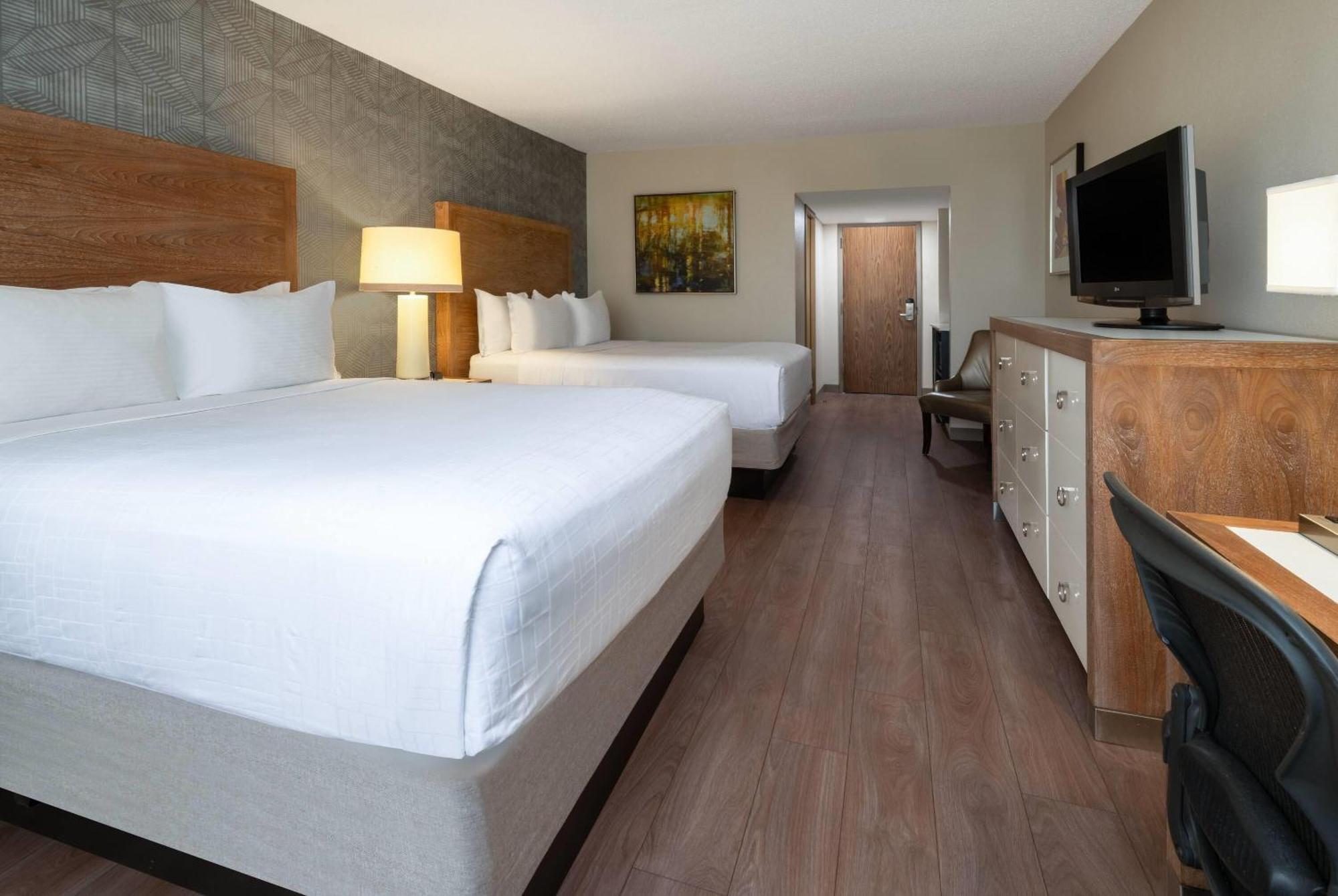 מלון Wyndham Indianapolis Airport מראה חיצוני תמונה