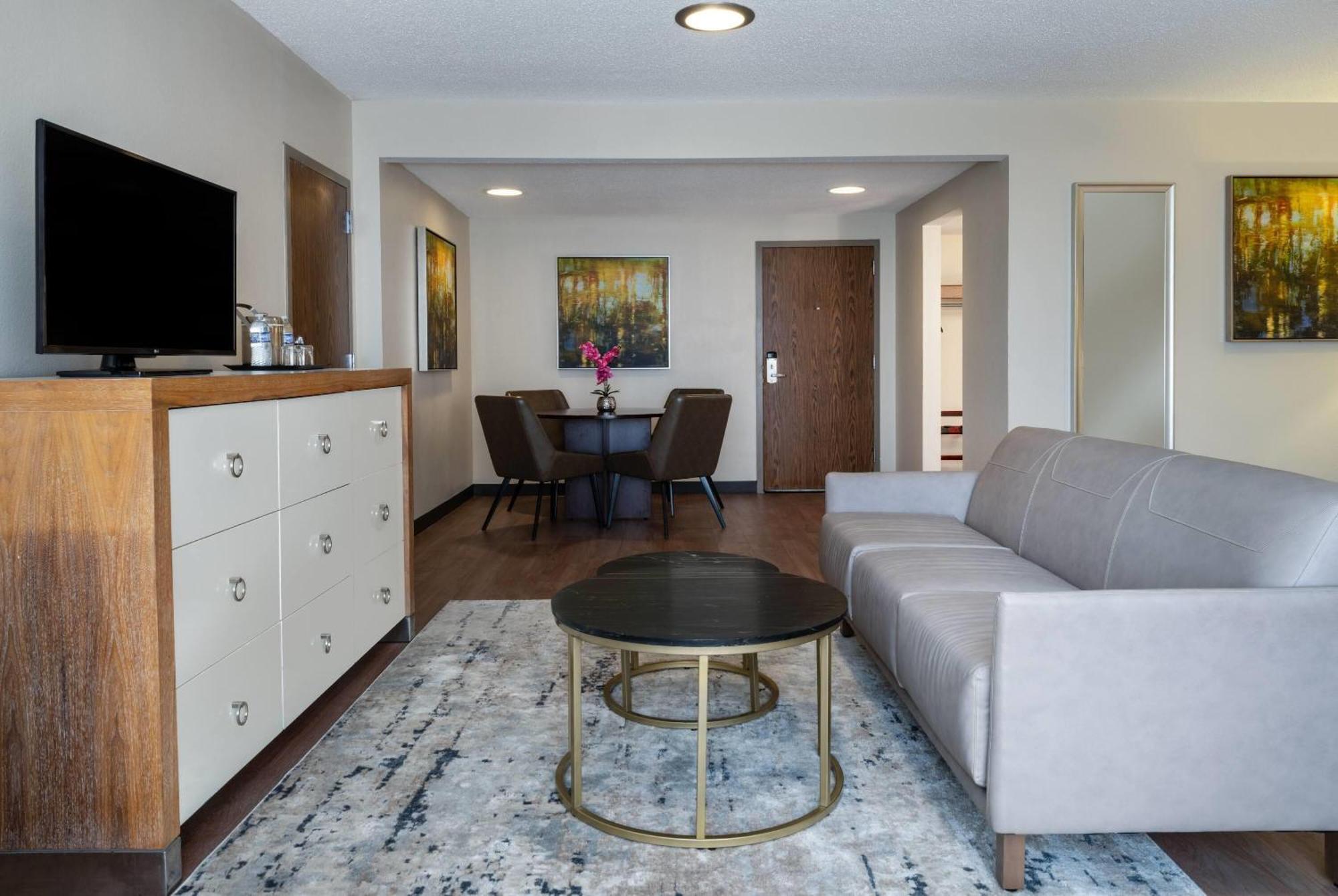 מלון Wyndham Indianapolis Airport מראה חיצוני תמונה